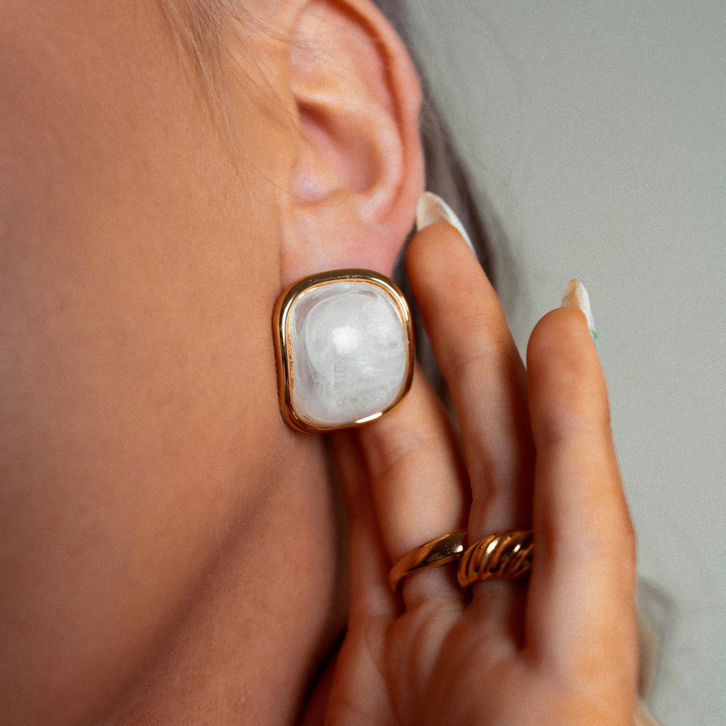 Amara Studs – Milky