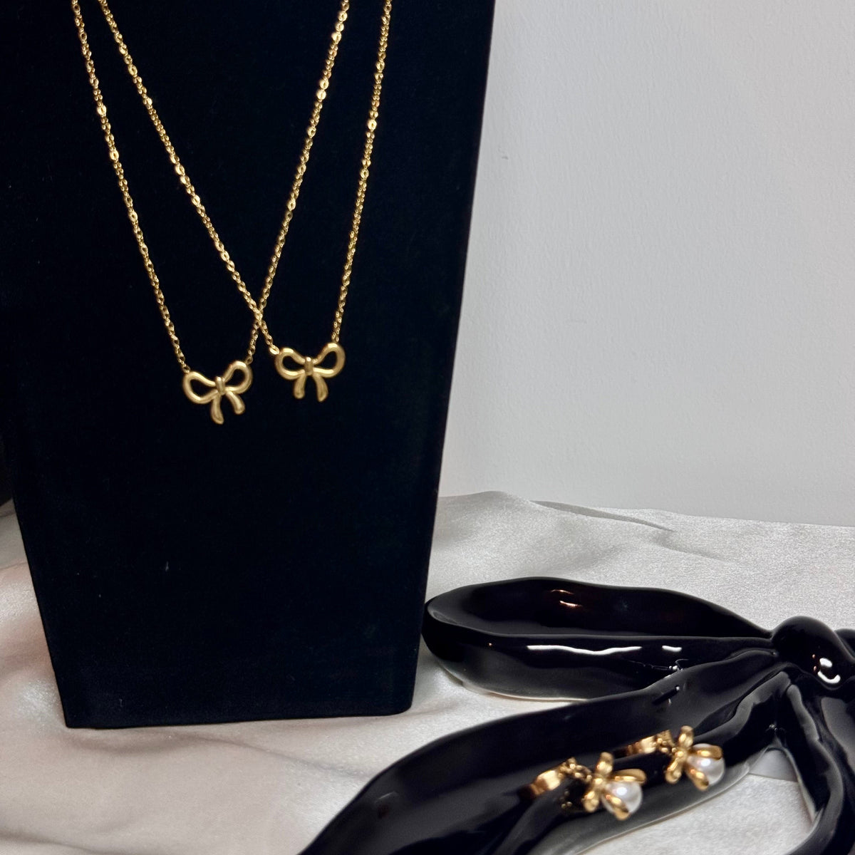 Holly Bow Necklace