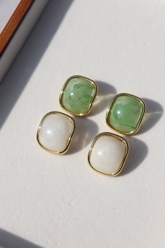 Amara Studs – Milky